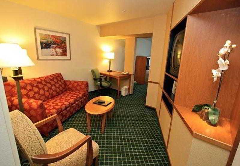 Fairfield Inn & Suites By Marriott Γιακίμα Δωμάτιο φωτογραφία